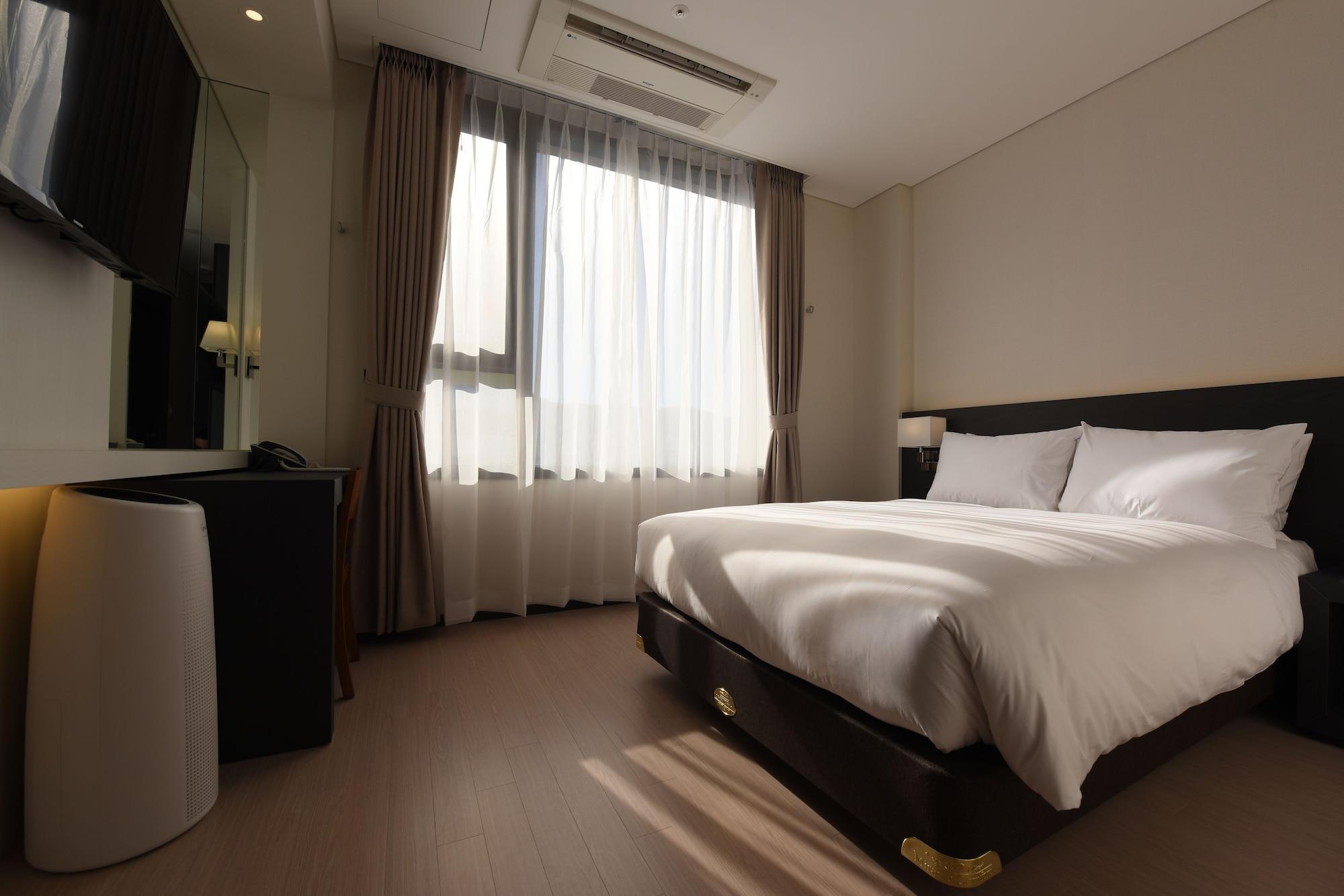 Geoje Artnouveau Suite Hotel Екстер'єр фото