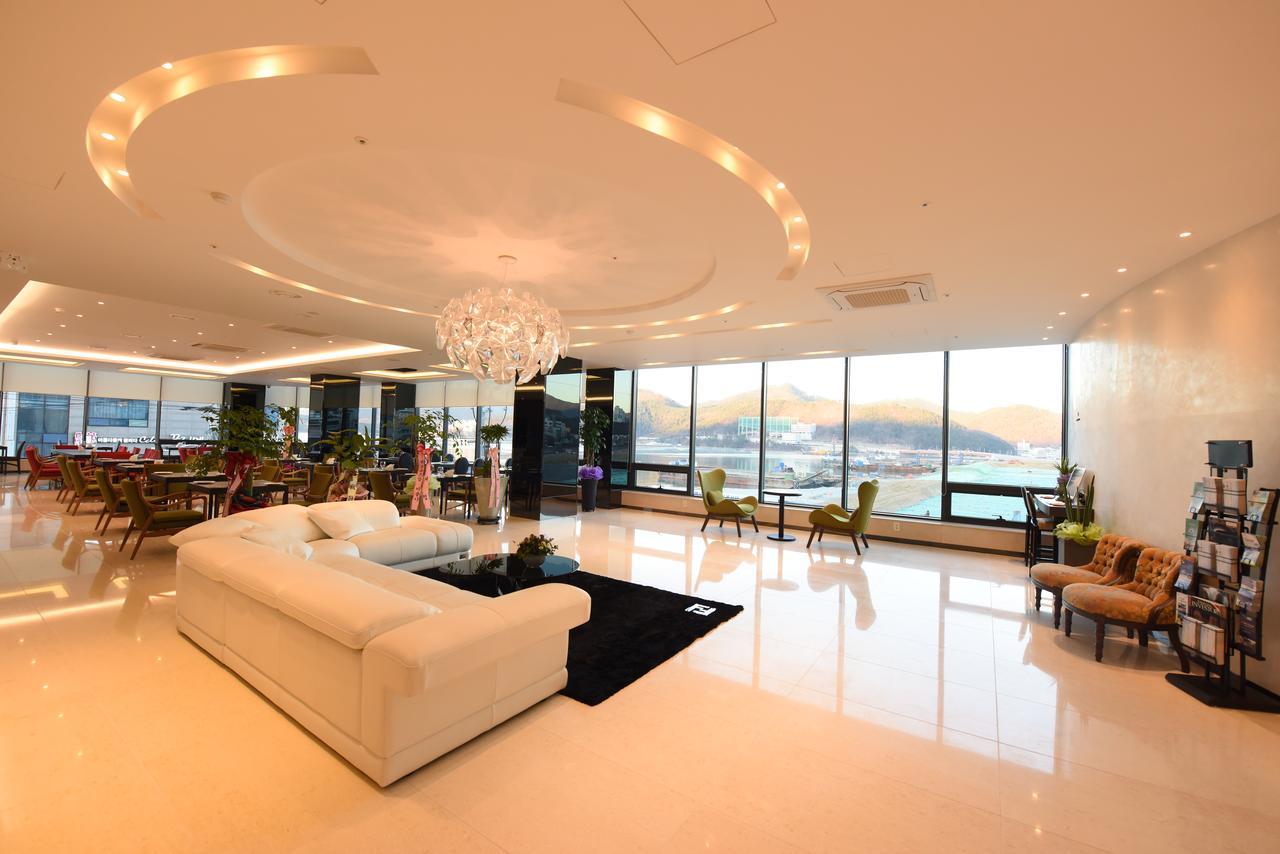 Geoje Artnouveau Suite Hotel Екстер'єр фото