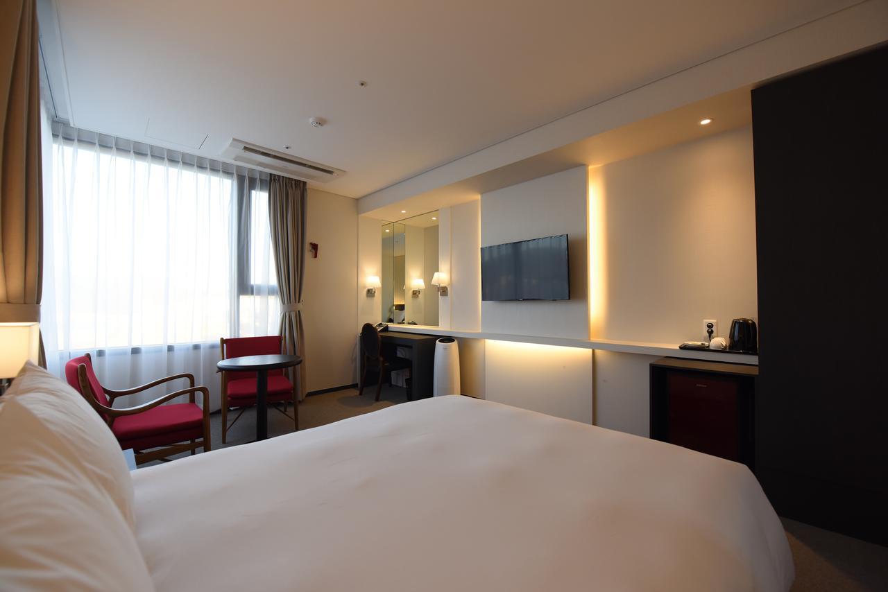 Geoje Artnouveau Suite Hotel Екстер'єр фото