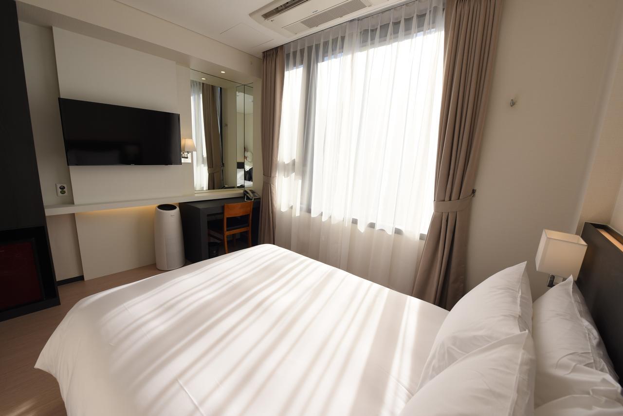 Geoje Artnouveau Suite Hotel Екстер'єр фото