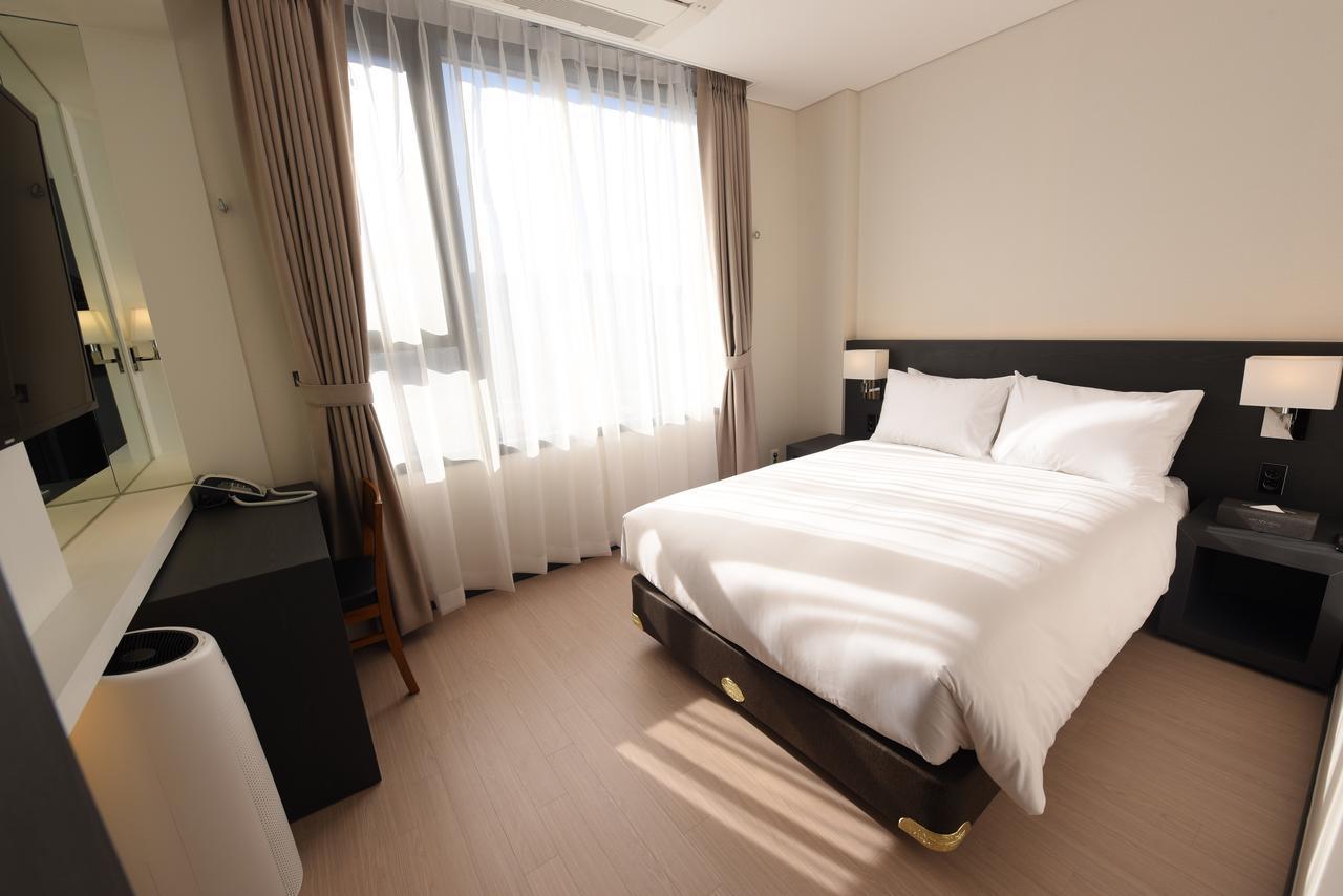 Geoje Artnouveau Suite Hotel Екстер'єр фото