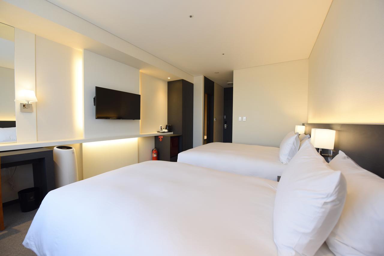 Geoje Artnouveau Suite Hotel Екстер'єр фото