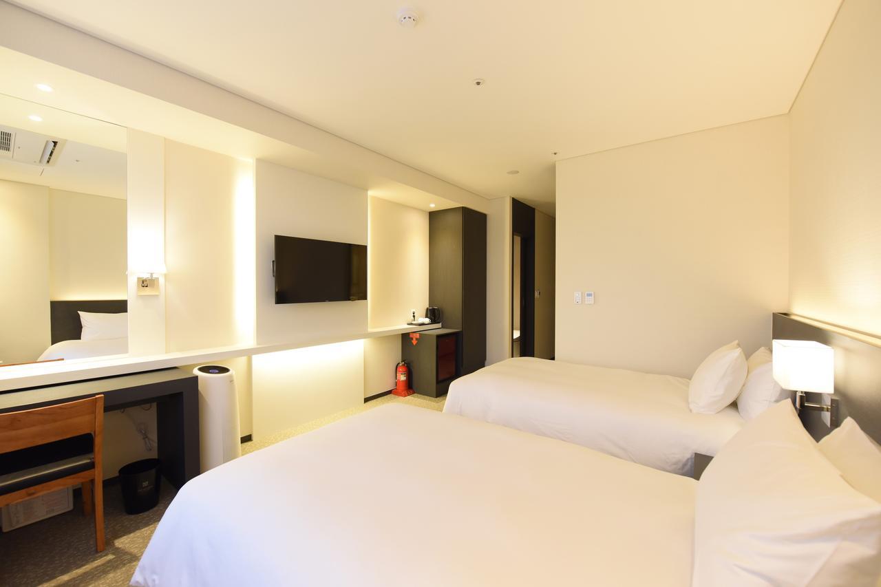 Geoje Artnouveau Suite Hotel Екстер'єр фото