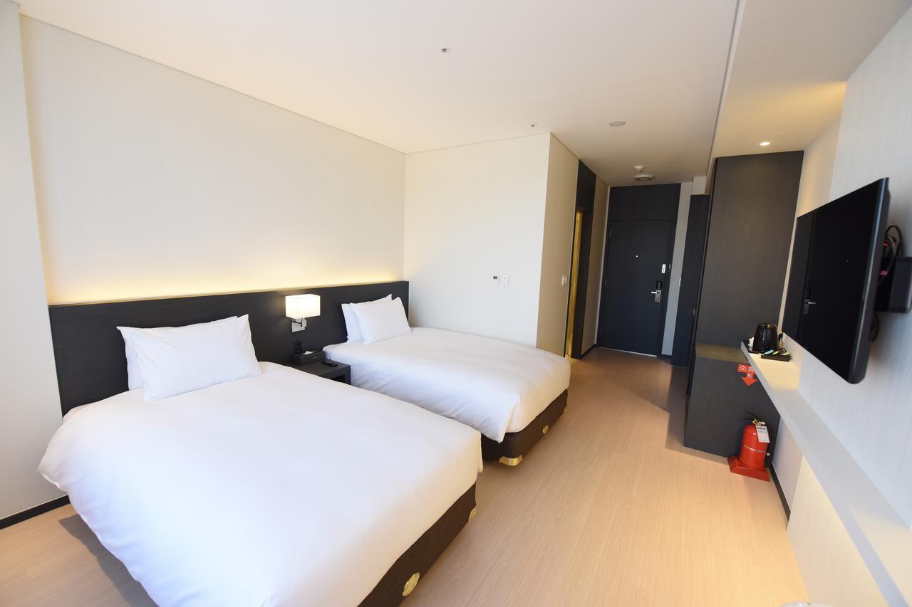 Geoje Artnouveau Suite Hotel Екстер'єр фото