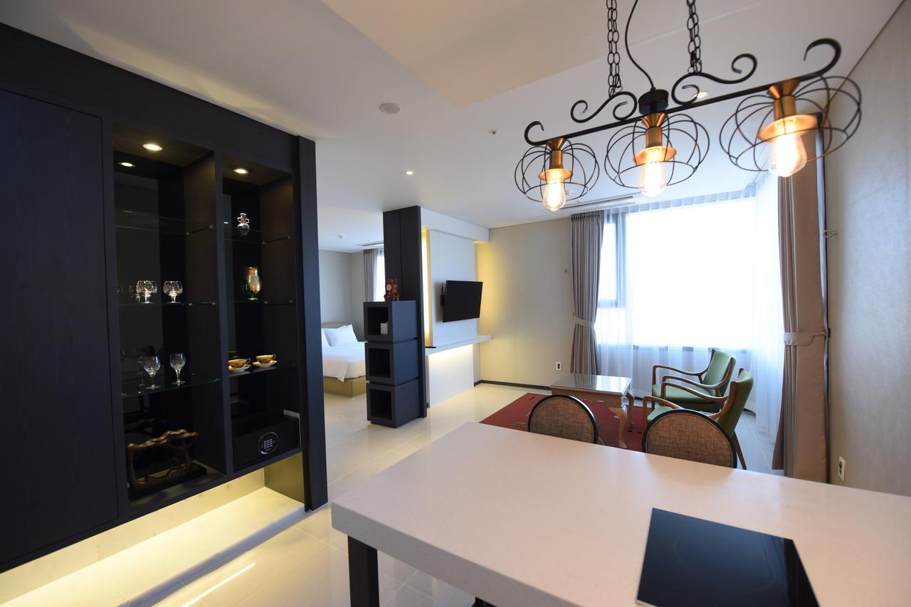 Geoje Artnouveau Suite Hotel Екстер'єр фото