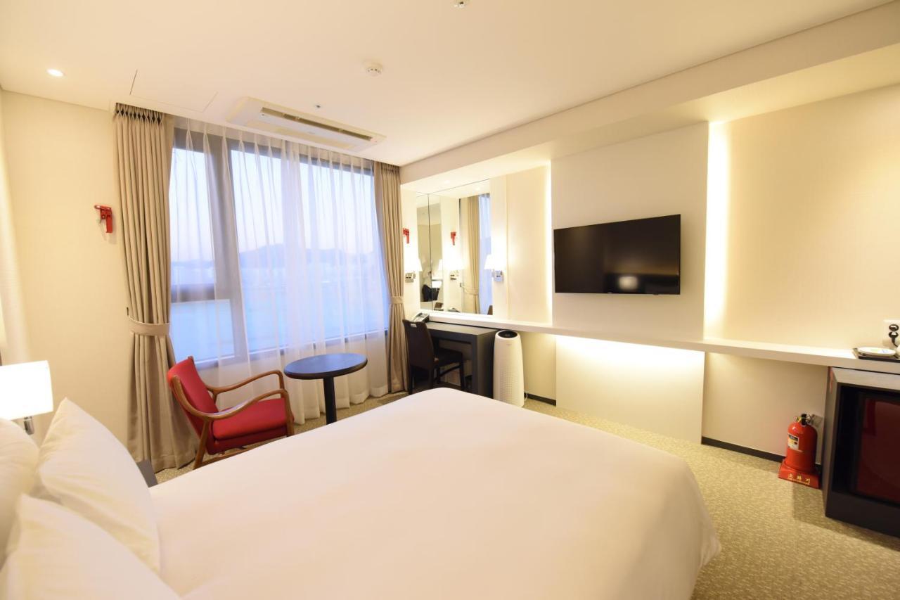 Geoje Artnouveau Suite Hotel Екстер'єр фото